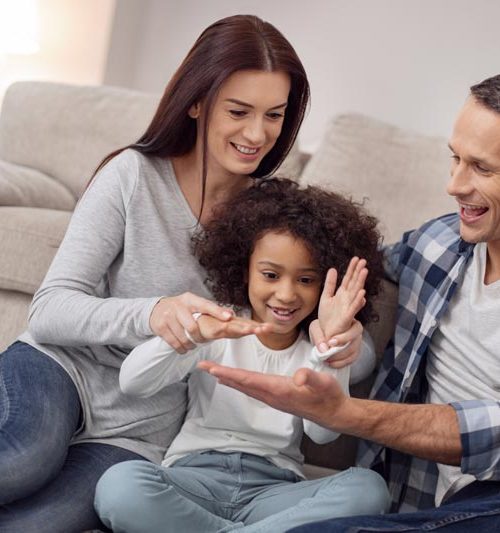 Couple avec leur petite fille